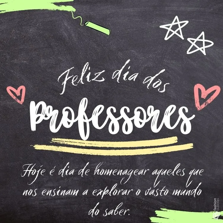 Cartão virtual que imita lousa, com desenho de estrelas e corações, além de frase "Hoje é dia de homenagear aqueles que nos ensinam a explorar o vasto mundo do saber. "