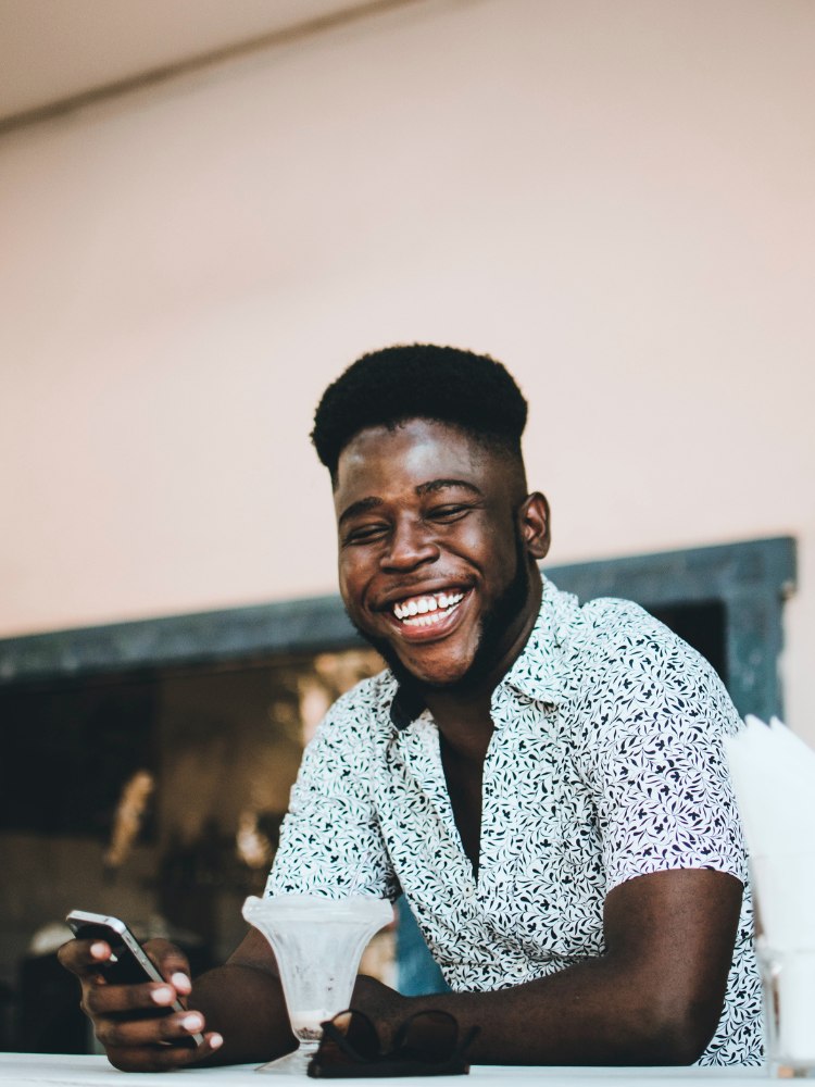 Homem sorrindo 