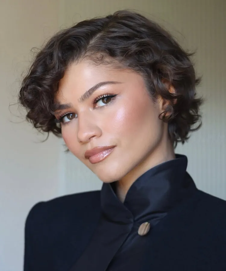 Foto do trixie de Zendaya, um dos cortes de cabelo curtinho que são tendência