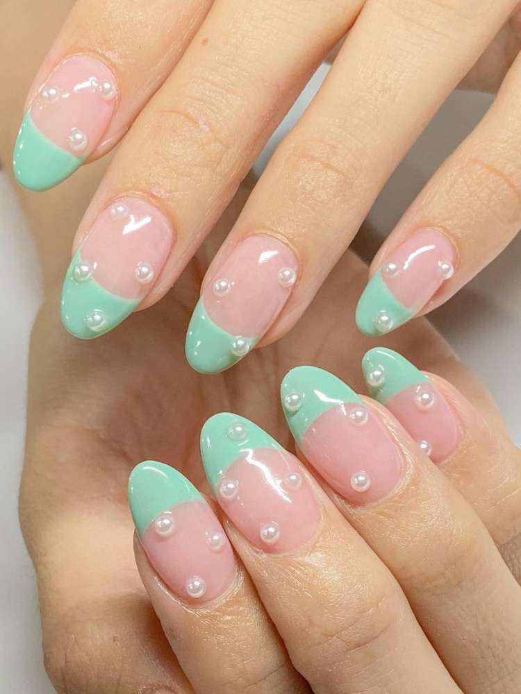 Opção de unhas com pérolas