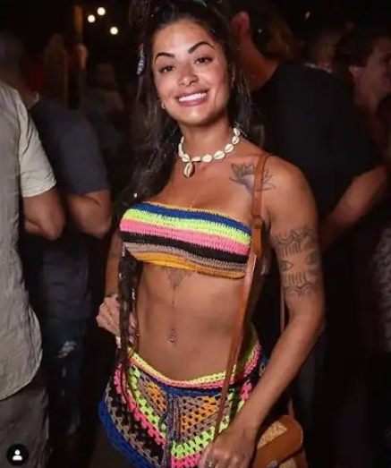 conjunto blogueira com short crochê e top listras de crochê