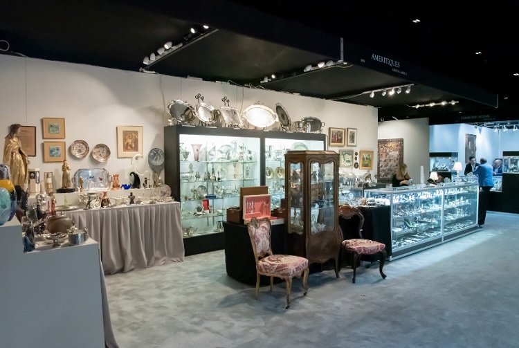vitrines de exposição de antiguidades