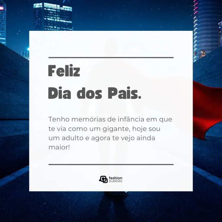 Cartão virtual com desenho de super herói ao fundo e quadrado branco com frase "Tenho memórias de infância em que te via como um gigante, hoje sou um adulto e agora te vejo ainda maior! Feliz Dia dos Pais."