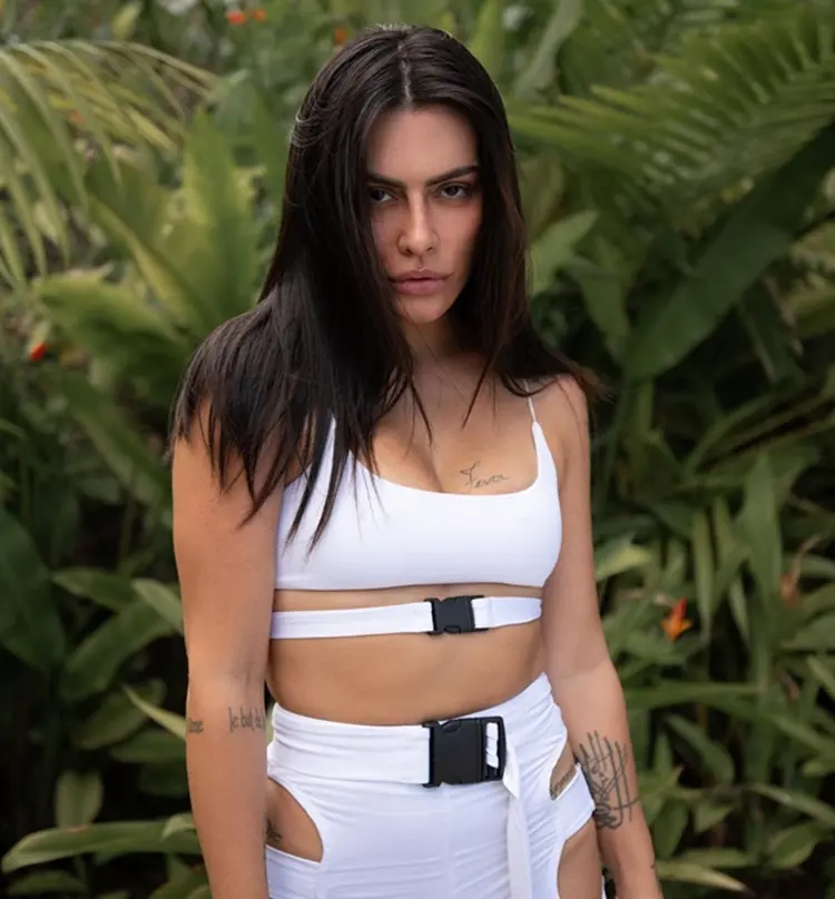 Foto da tattoo árabe de Cleo Pires.