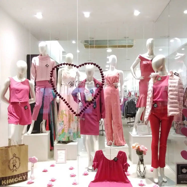 Vitrine rosa para Dia das Mães.