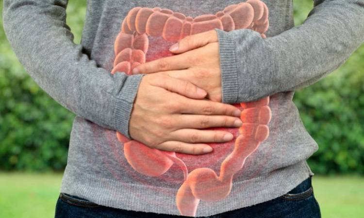 Mulher com prisão de ventre. Sistema intestinal.