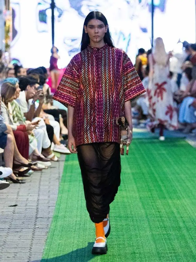 Modelo no desfile da Silvania de Deus, durante o 2º dia do DFB Festival 2026