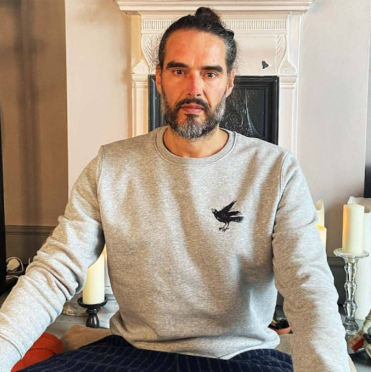 Russel Brand. Russel Brand é ator.