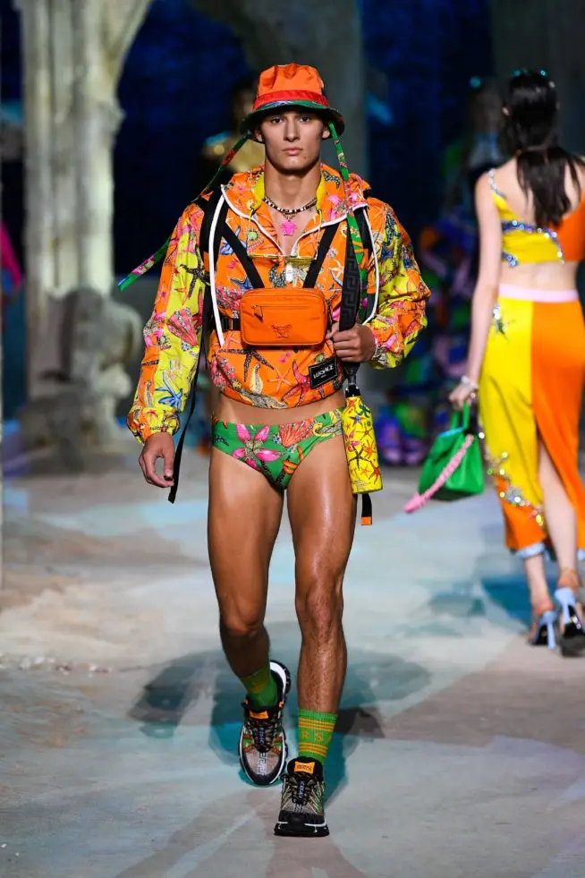 coleção de verão versace