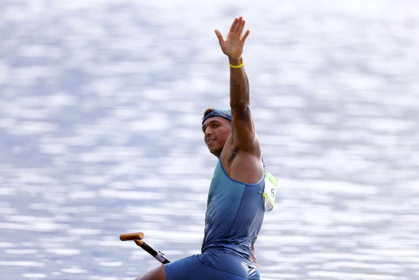 Isaquias Queiroz - O canoísta conquistou nada menos que três medalhas nos Jogos Olímpicos do Rio de Janeiro, tornan-se o primeiro atleta brasileiro a conseguir o feito. Vale lembrar que esta foi apenas a primeira olimpíada de Isaquias.