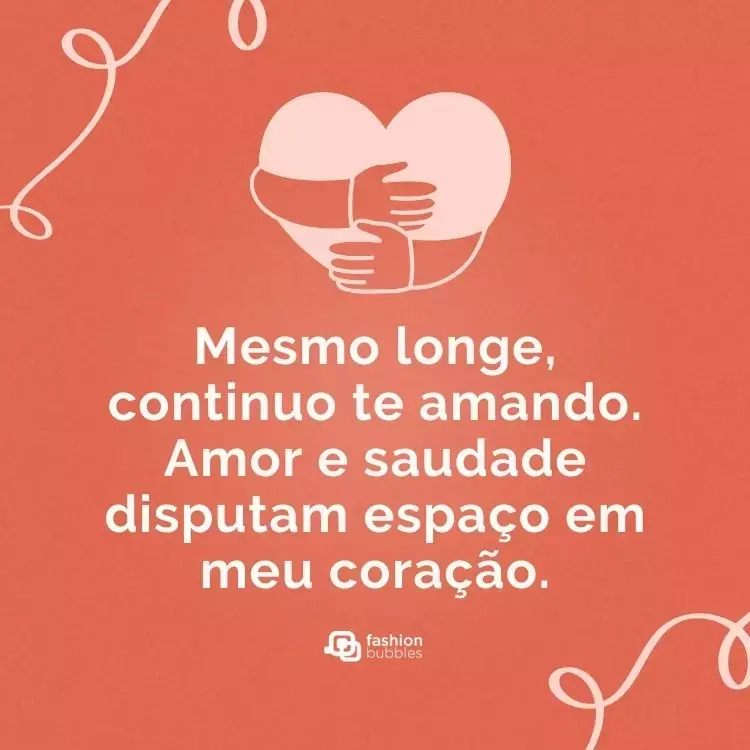 Cartão virtual de fundo vermelho com desenho de coração sendo abraçado e frase: Mesmo longe, continuo te amando. Amor e saudade disputam espaço em meu coração.