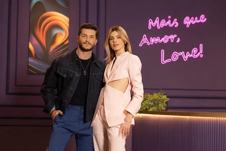 Camila Queiroz e Kleber Toledo