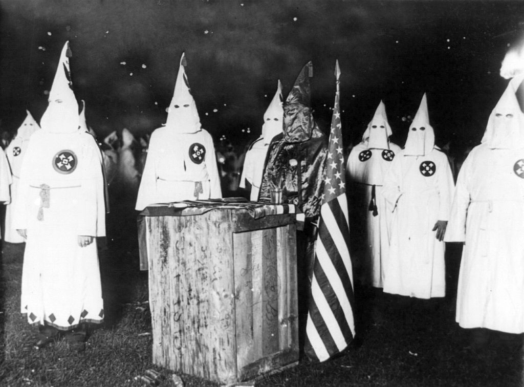 Membros da Ku Kux Klan, c. 1920.