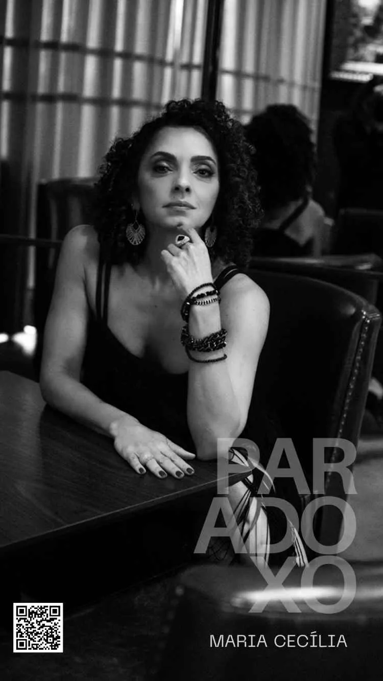 Maria Cecília na Exposição Paradoxo de Patrícia Magalhães