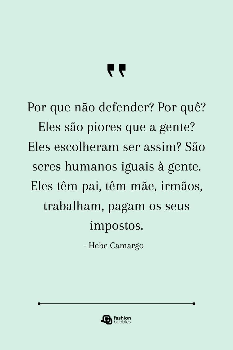 A imagem mostra uma citação atribuída a Hebe Camargo em um fundo liso e claro. A citação questiona a razão de não defender o outro, ressaltando a humanidade e igualdade, independentemente das diferenças. Imagem ilustra matéria sobre LGBT frases dos famosos.