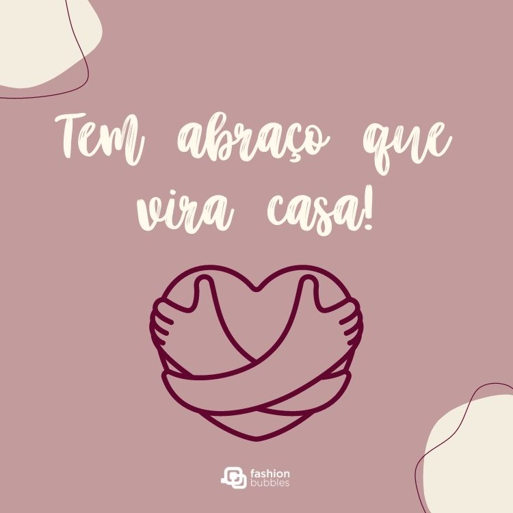 Cartão virtual de fundo lilás com desenho de coração em abraço e frase: Tem abraço que vira casa