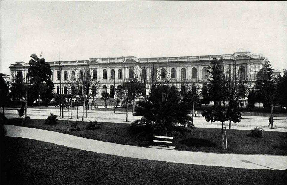 Praça da República - antiga Escola Normal - em 1914