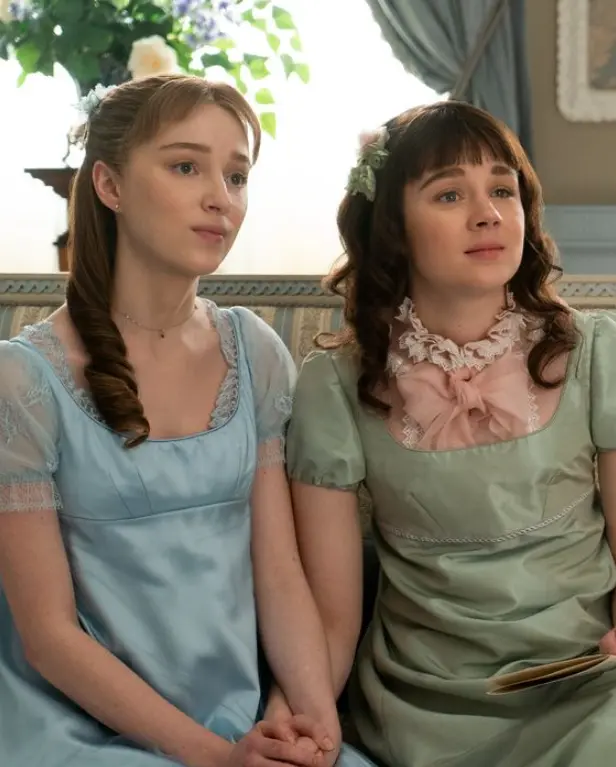 Personagens da 1ª temporada da série: Daphne Bridgerton e Eloise Bridgerton 