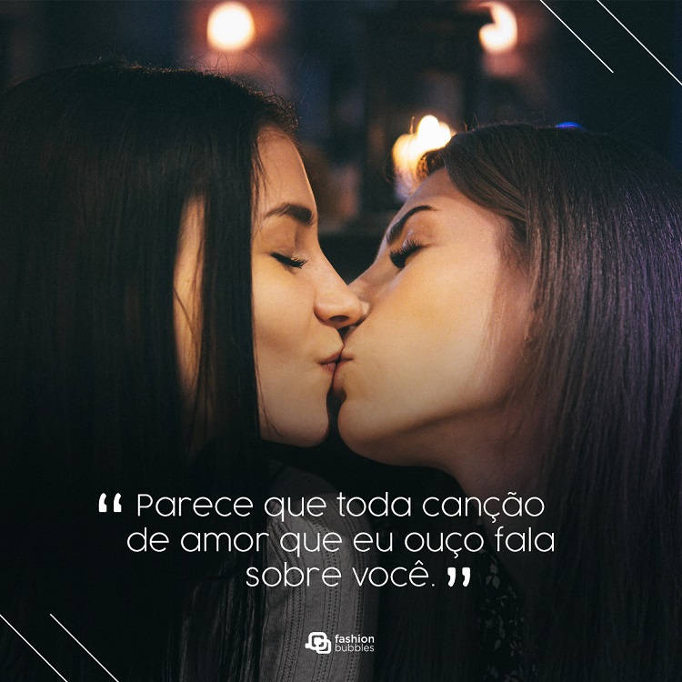 foto de casal se beijando