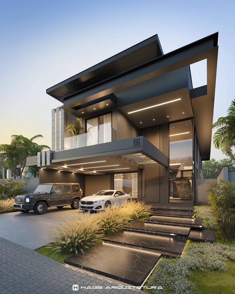 Fachada de casa moderna com dois carros estacionados na garagem. A casa tem formas geométricas, janelas de vidro grandes e um telhado plano. O jardim tem plantas e gramas bem cuidadas, que dão um toque de natureza ao estilo contemporâneo. Há degraus que levam à entrada, feitos de um material escuro que contrasta com os elementos mais claros.