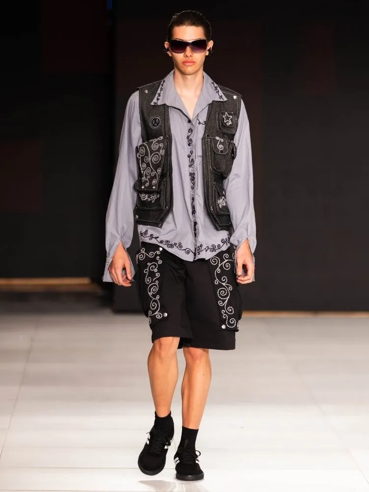 Modelo no desfile de Teroy13, durante o 3º dia do DFB Festival 2026