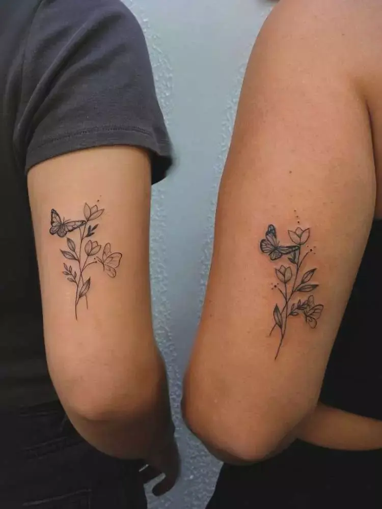 Opção de tatuagem de amigas