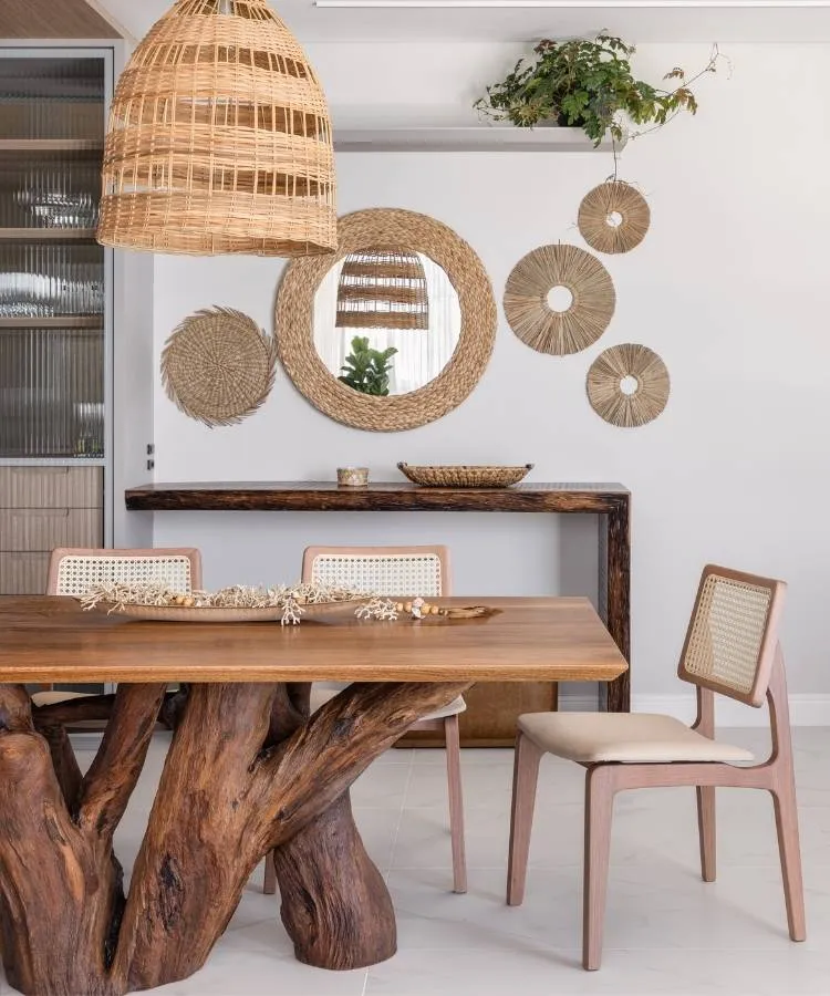 Sala de jantar de apartamento de 85 m² com decoração praiana