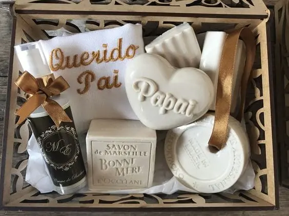 Caixa personalizada com sabonetes diversos