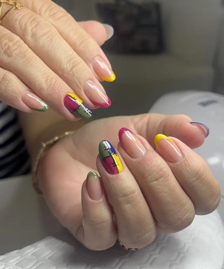 Nail art colorida para o São João