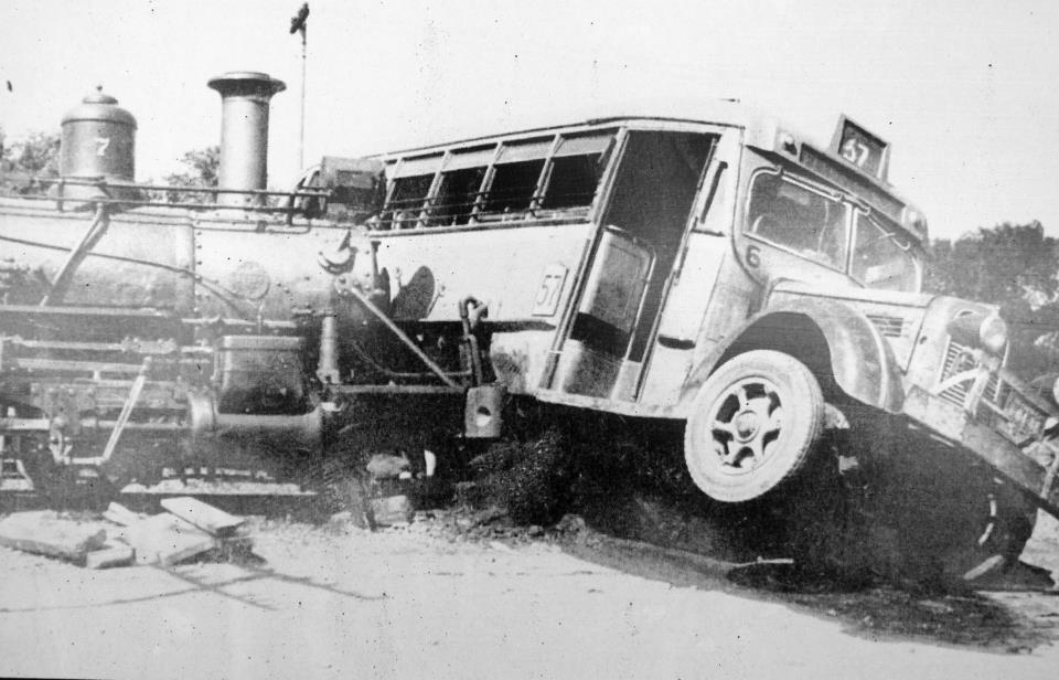 Acidente entre locomotiva do Tramway da Cantareira e ônibus coletivo