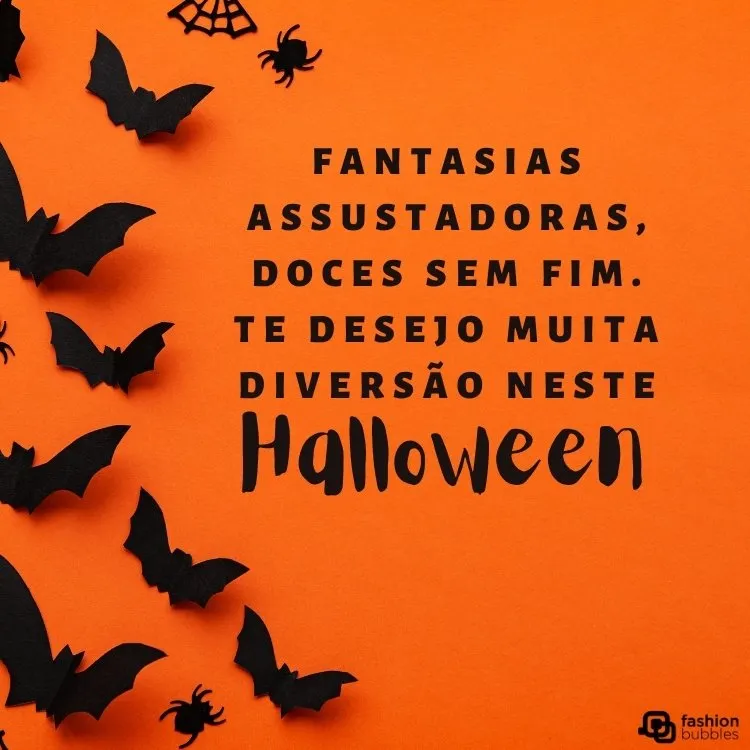 Fundo laranja com morcegos de mentira e texto de Dia das Bruxas divertido