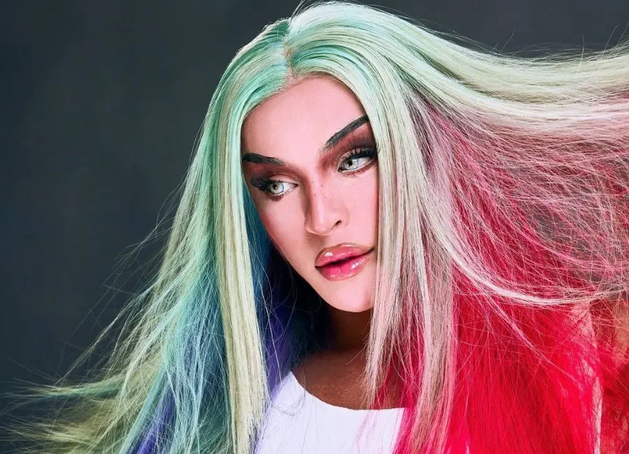 Pabllo Vittar caracterizada como a Arlequina