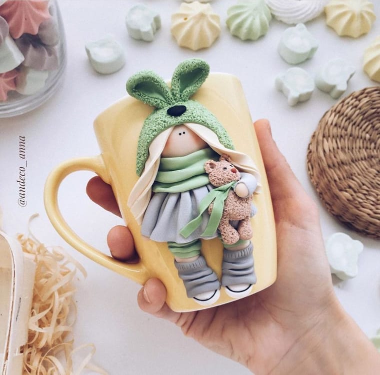 Caneca com biscuit de artesanato