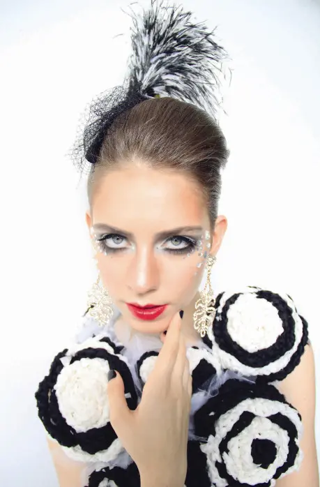 Beleza penteado e make carnaval