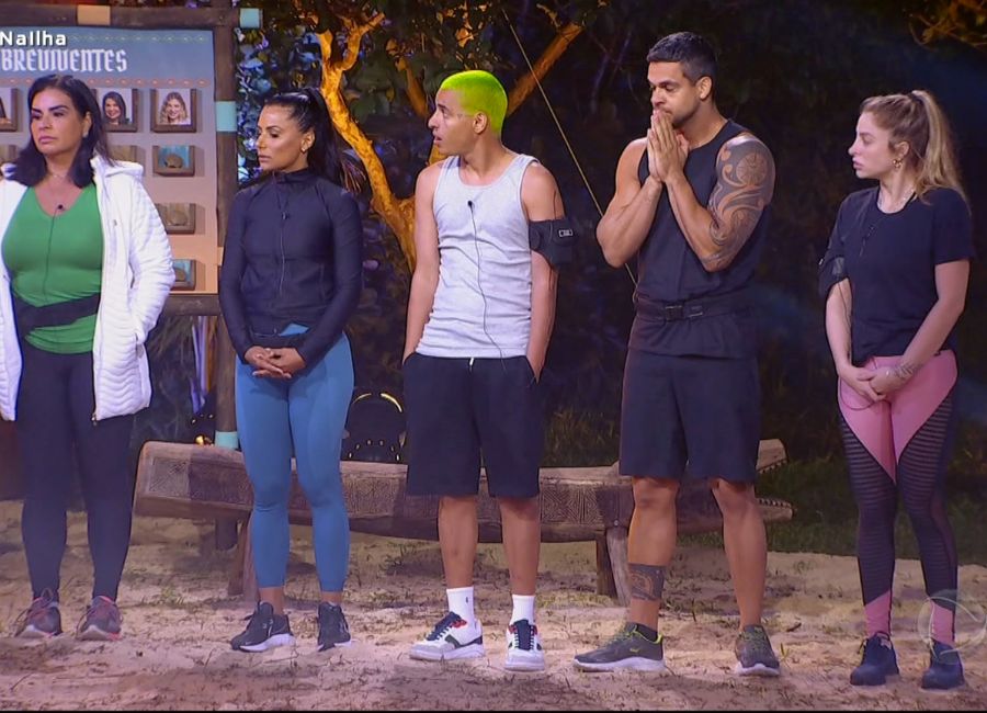 Solange Gomes, Jaciara Dias, Kaio Viana, Caíque Aguiar e Vitória Bellato reunidos para disputar o desafio