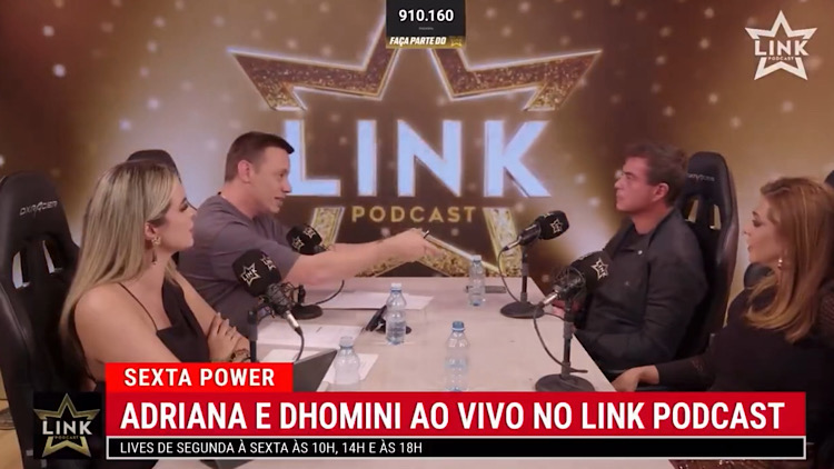 Dhomini ficou irritado e chamou sua esposa Adriana para, juntos, abandonarem entrevista em podcast da Record.