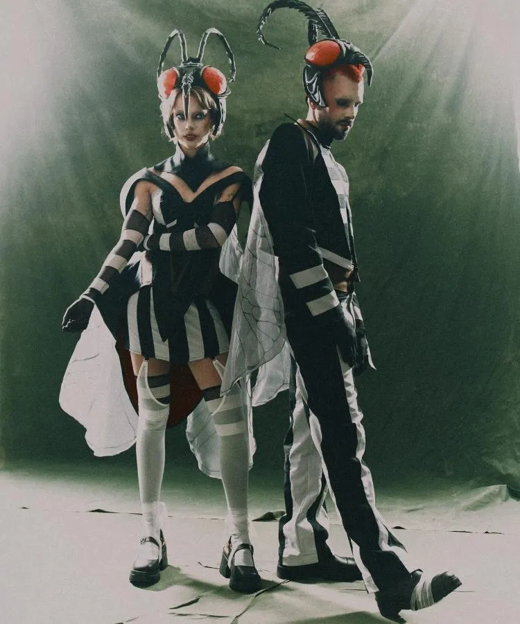 Mari Krüger e Lilo Xavier usando fantasia para o Baile de Halloween da Sephora 2026. com o tema "As Sombras da Floresta"