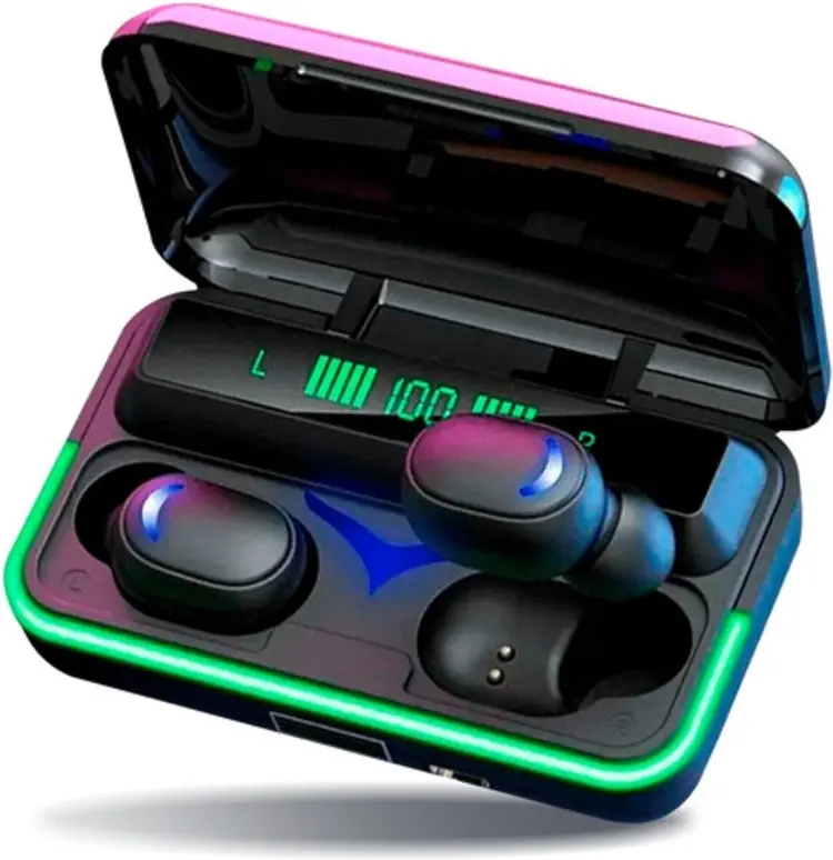 Foto de estúdio fone de ouvido sem fio. Produto em caixinha preta com leds verde e azul. Há uma tela digital que mostra a porcentagem da bateria dos fones