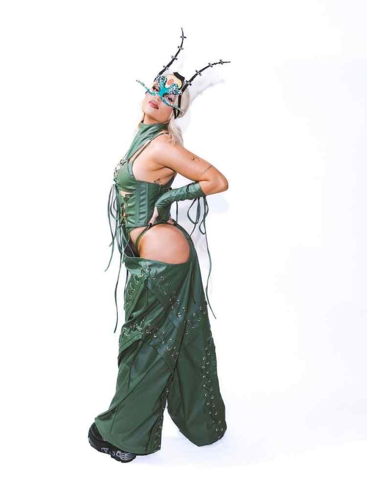 Fantasia de Plankton, de Bob Esponja, de Luisa Sonza: look verde.