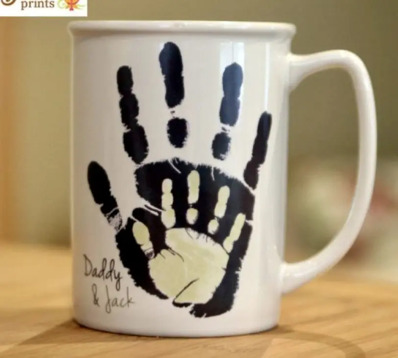 Caneca com impressões digitais