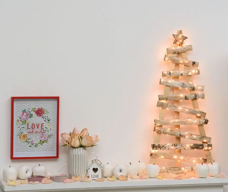 árvore de natal na parede