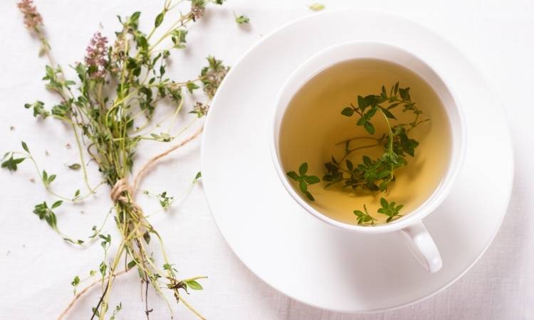 Chás para tosse com ervas naturais.