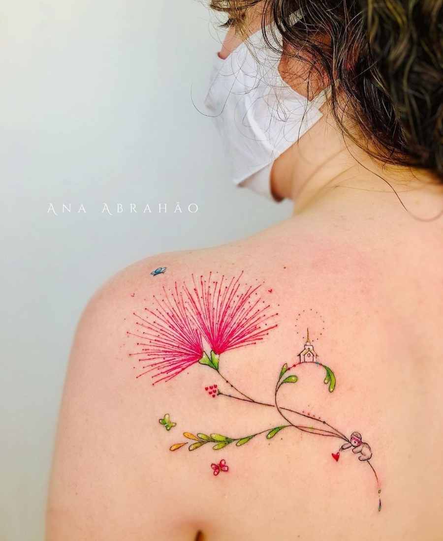 Foto defoto de tatuagem religiosa de uma pessoa.