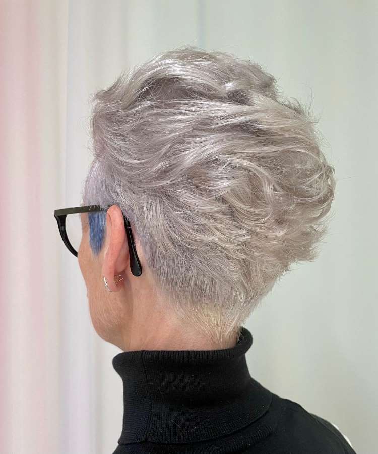 Corte curto para senhoras liso escovado platinado 