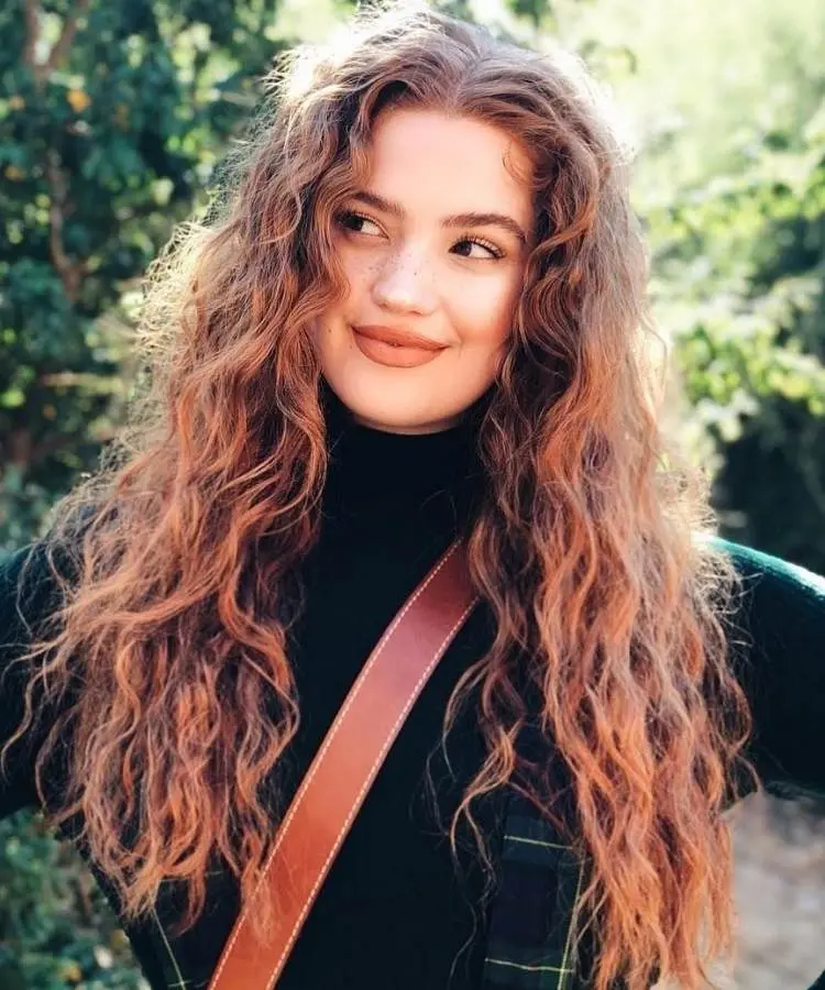 Corte cabelo longo ondulado ruivo.