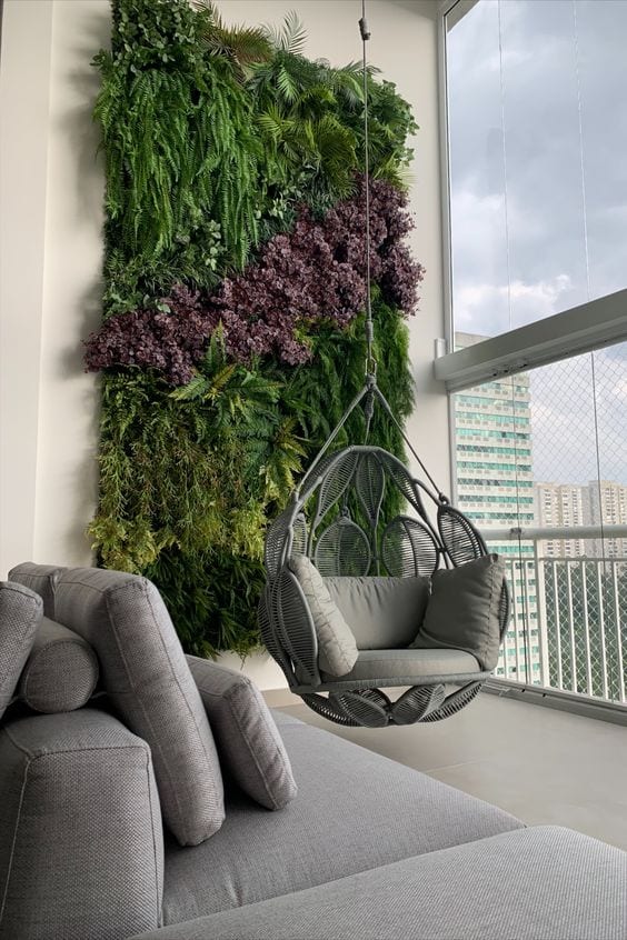 Varanda com jardim vertical