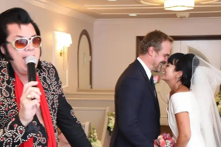Lily Allen se casa em Las Vegas