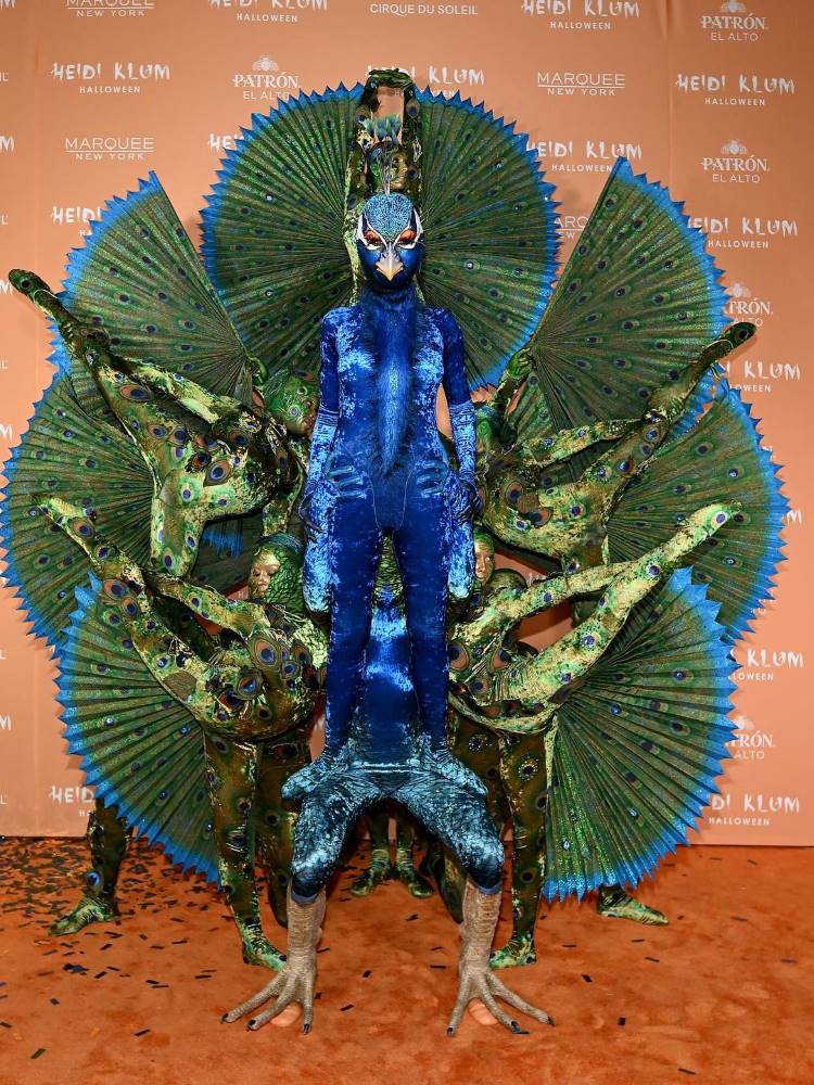 Heidi Klum de pavão na sua própria festa Halloween
