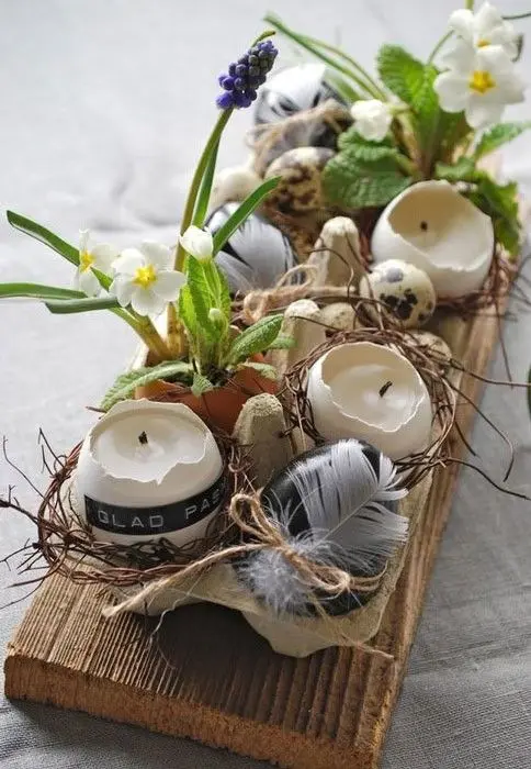 Centro de mesa de vela em casca de ovo e flores