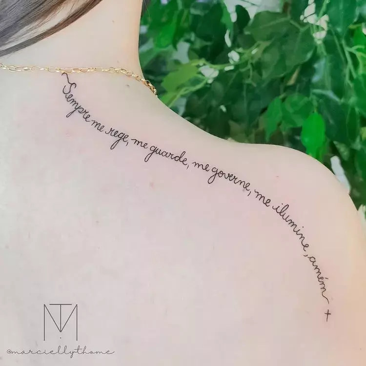 tatuagem escrita Sempre me rege, me guarde, me governo, me ilumine, amém no braço